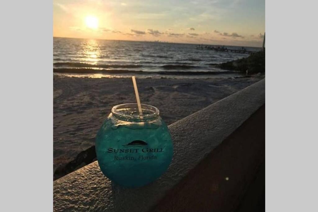 River Delight,Studio109, Beach & Pool Steps Away + Wifi ラスキン エクステリア 写真