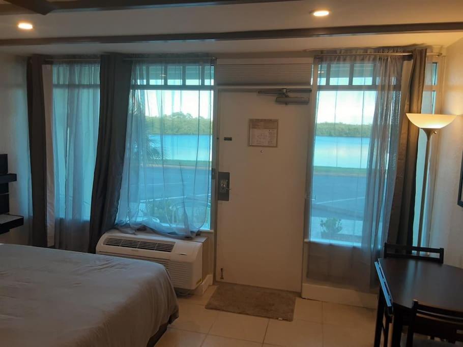 River Delight,Studio109, Beach & Pool Steps Away + Wifi ラスキン エクステリア 写真