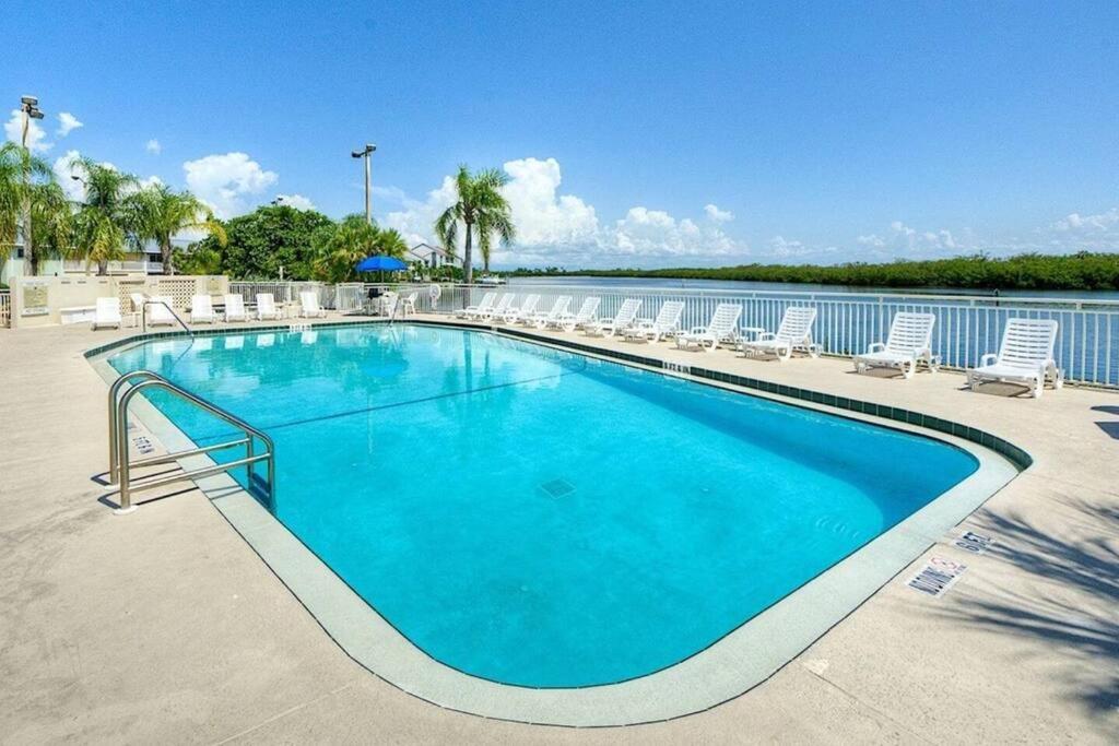 River Delight,Studio109, Beach & Pool Steps Away + Wifi ラスキン エクステリア 写真